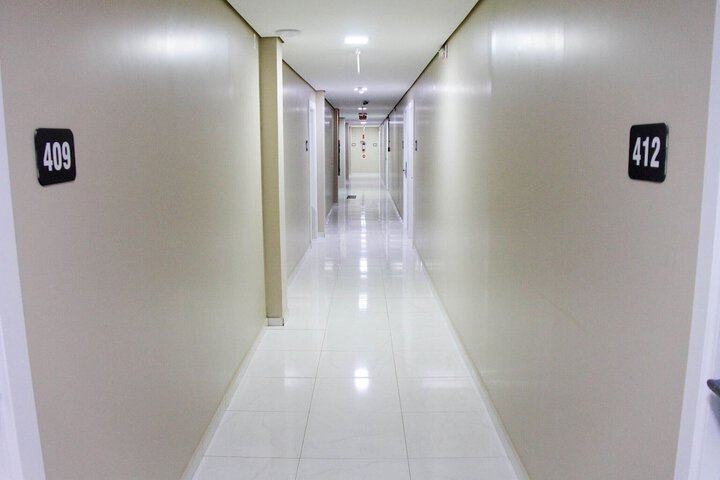 Ballroom/Hall 81 of 82