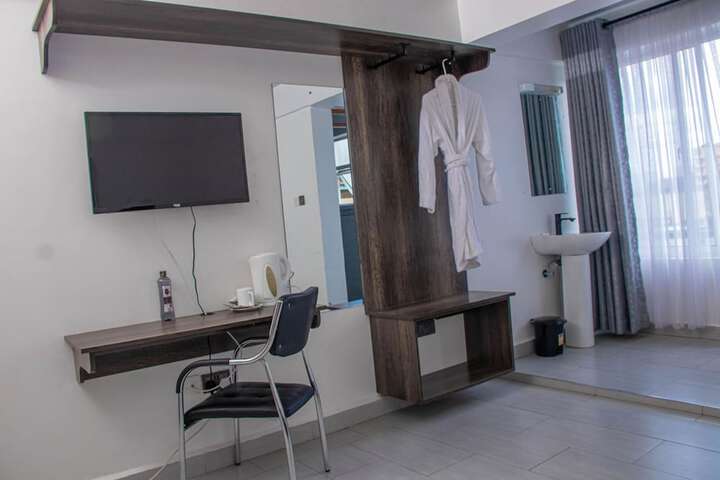 Room 26 of 98