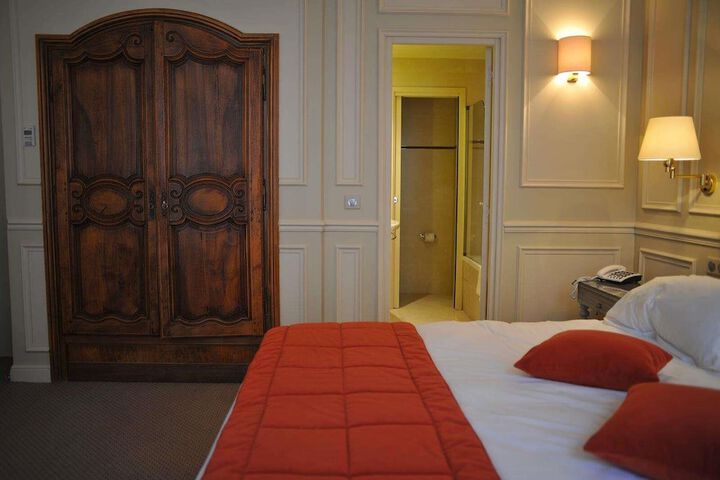 Room 44 of 80