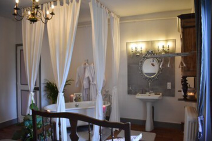 Room 4 of 81