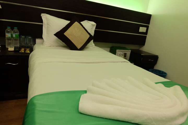 Room 21 of 33