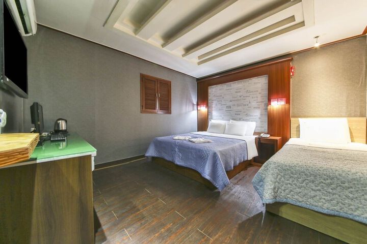 Room 7 of 17