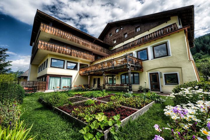 Hotel Exterior 39 of 45