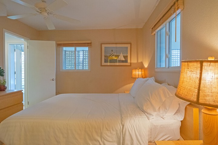Room 3 of 152
