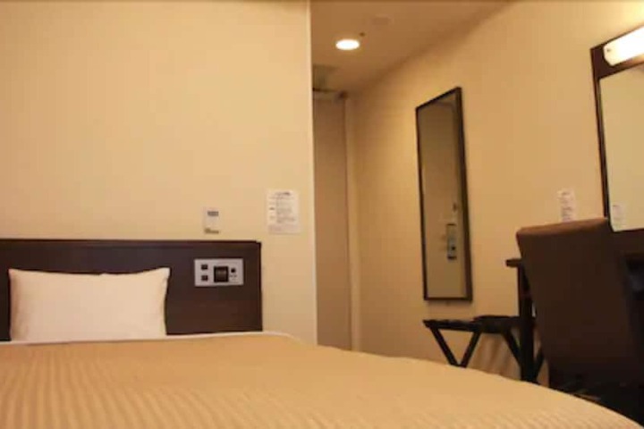 Room 8 of 32