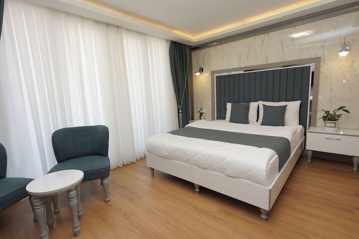 Room 43 of 104