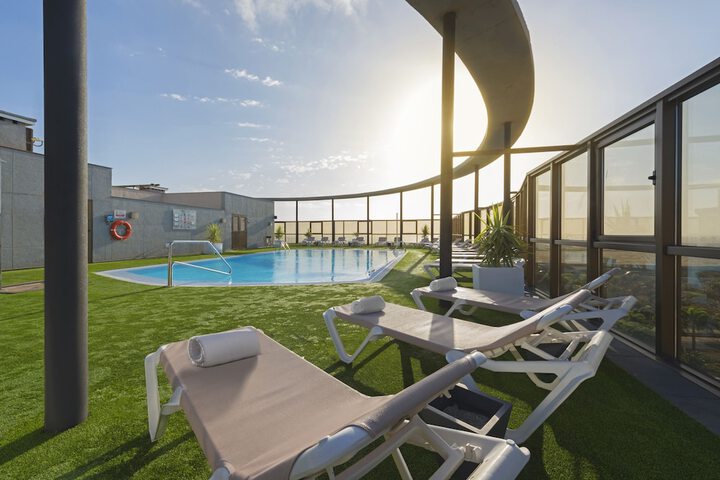Hotel Pool