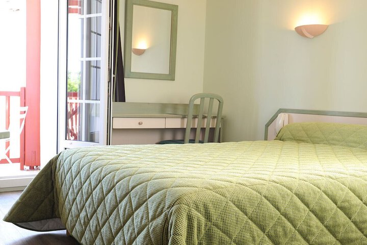 Room 9 of 27