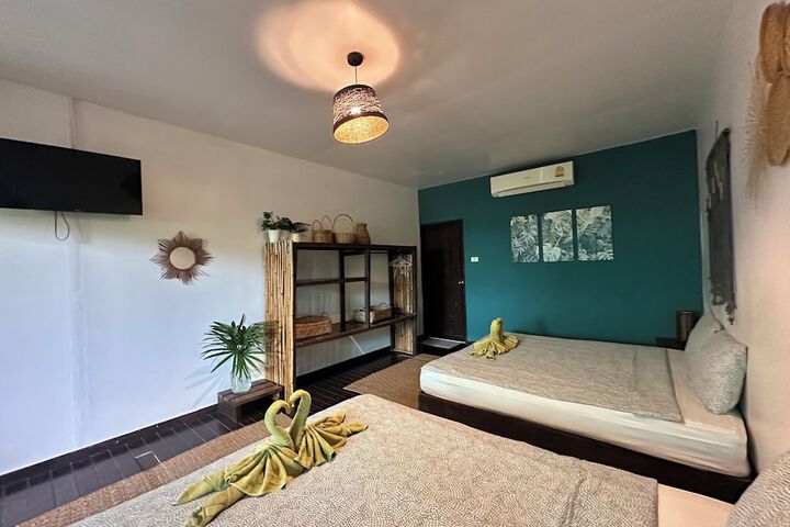 Room 27 of 102