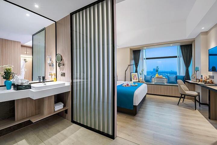Room 11 of 26