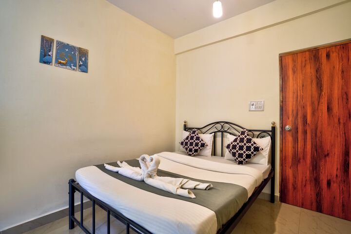 Room 8 of 33
