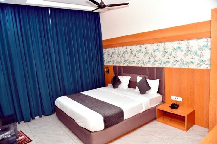 Room 14 of 15