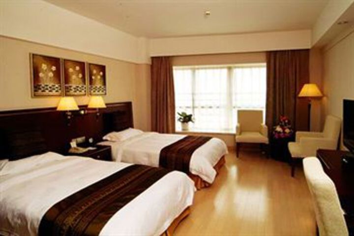 Room 5 of 9