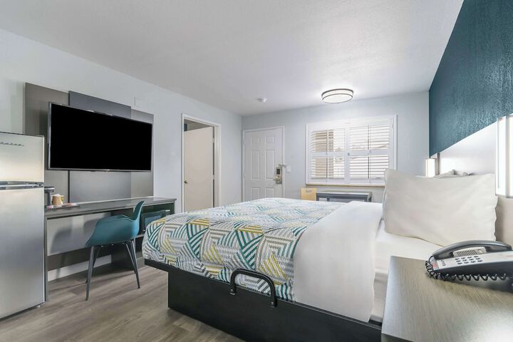 Room 6 of 26