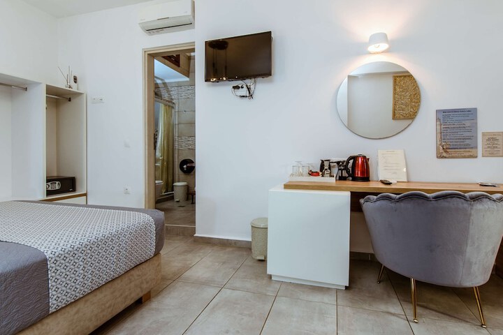 Room 47 of 132