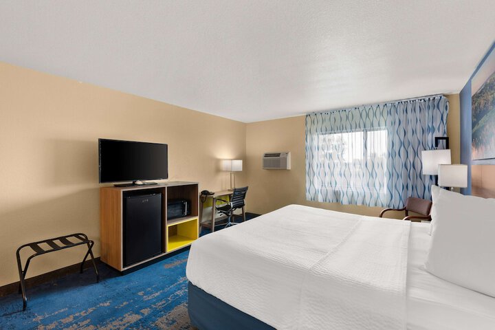 1 Queen Bed (1 of 29)