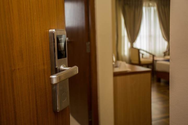 Room 28 of 50