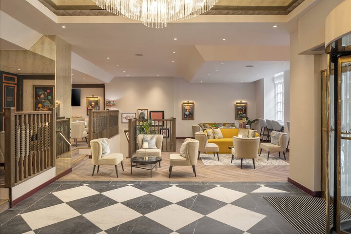 Entrance & Lobby
