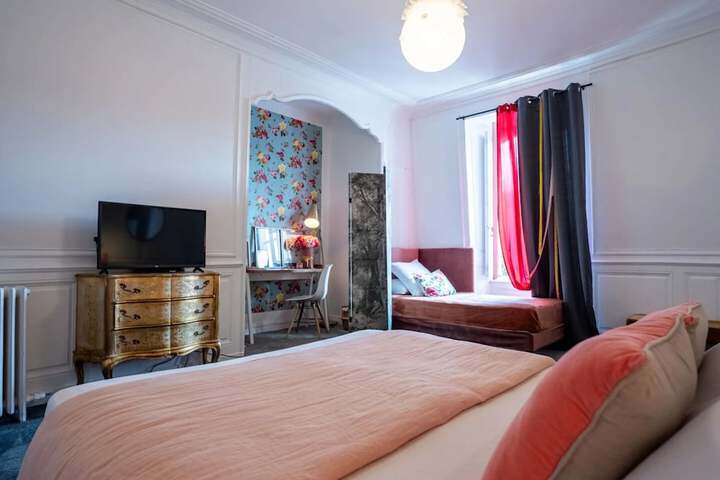 Room 9 of 28