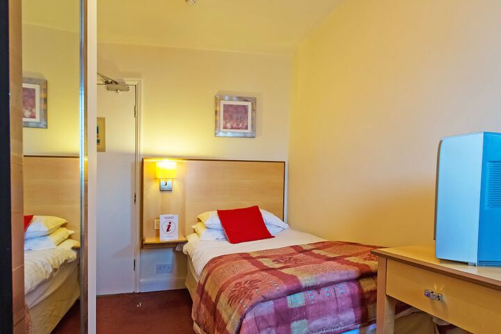 Room 8 of 41