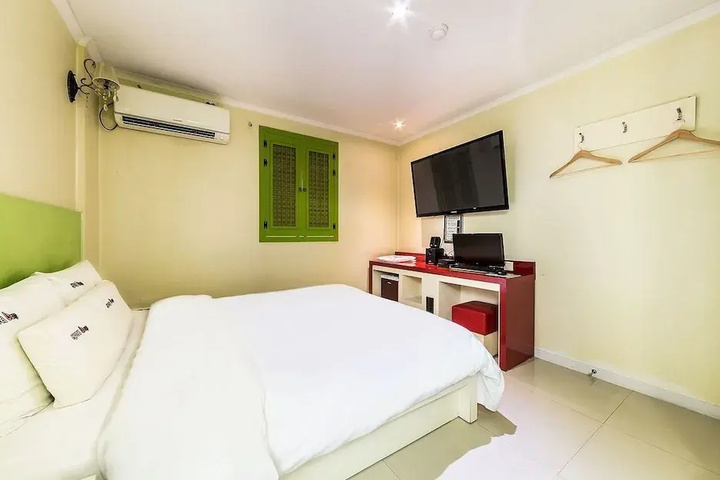 Room 3 of 31