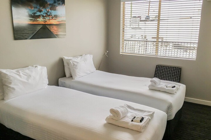 Room 15 of 40