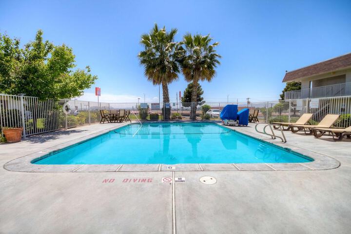 Pool Hotel