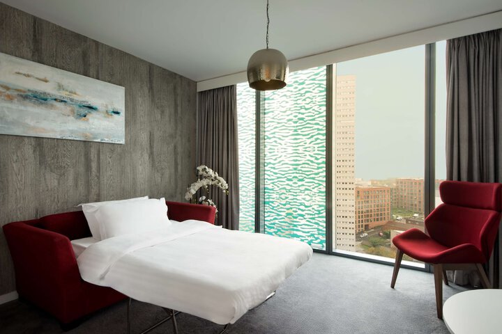 Room 10 of 37