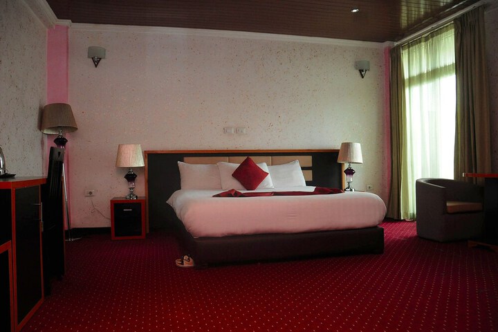 Room 32 of 56
