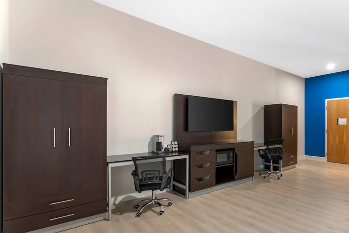 Room 5 of 48