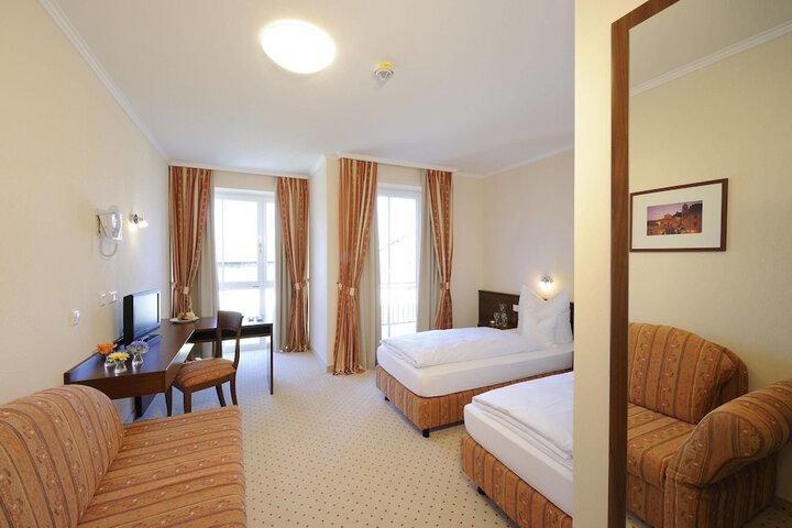 Room 3 of 66