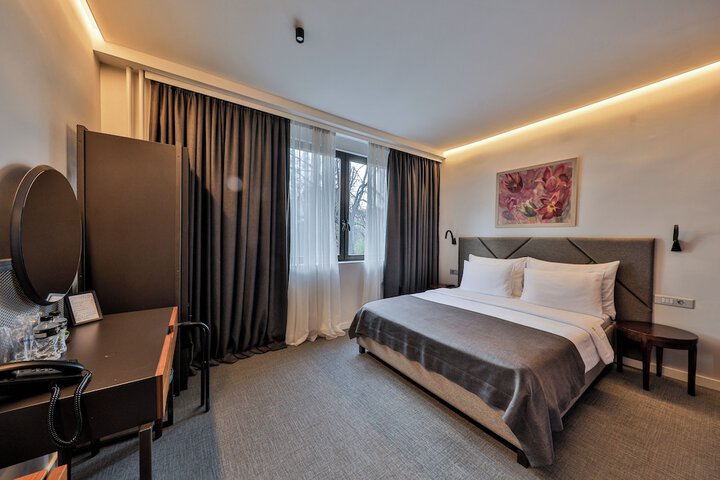 Room 6 of 70