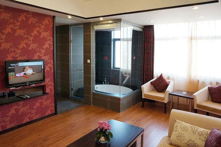 Room 6 of 14