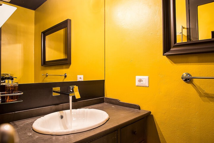 Room 25 of 49