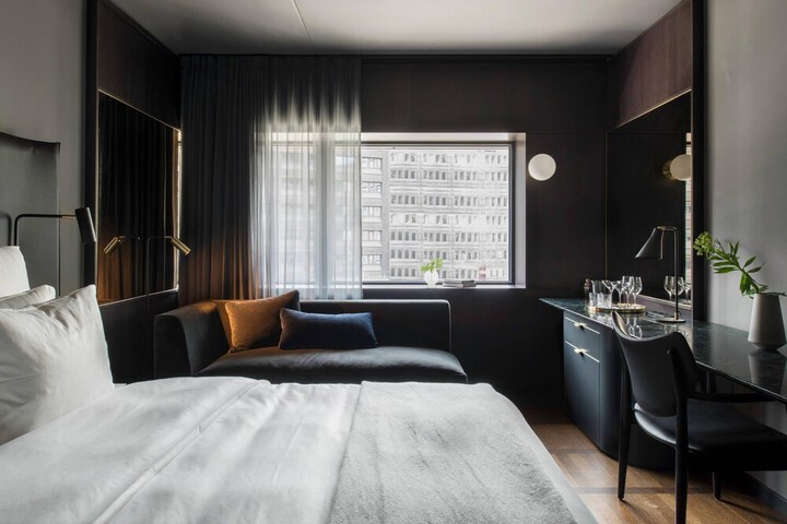 Room 34 of 90