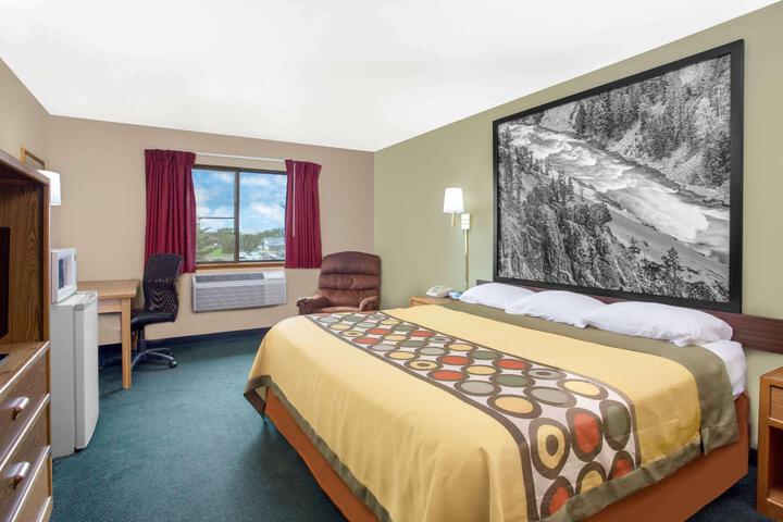 1 King Bed (7 of 8)