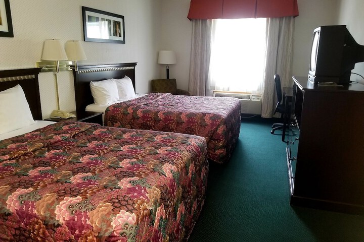1 Queen Bed (11 of 28)