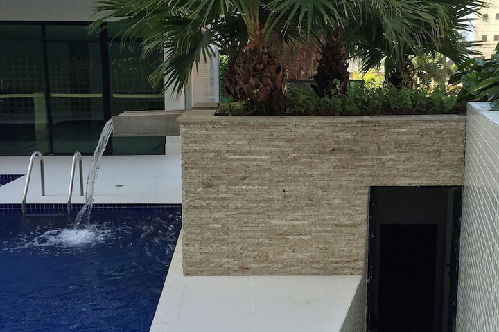 Pool 122 of 487