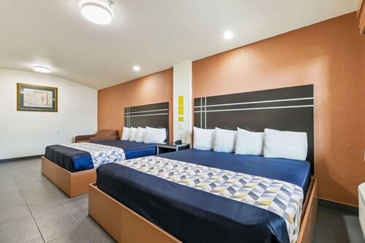 Room 43 of 83
