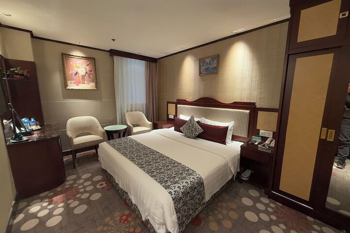 Room 4 of 46