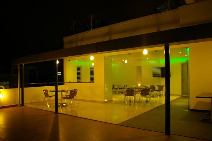 Dining 3 of 12