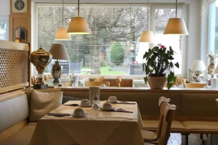 Dining 51 of 62