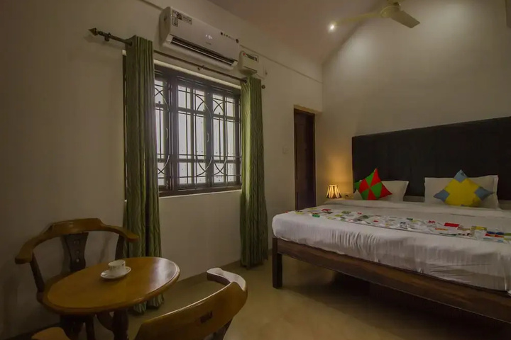 Room 4 of 13