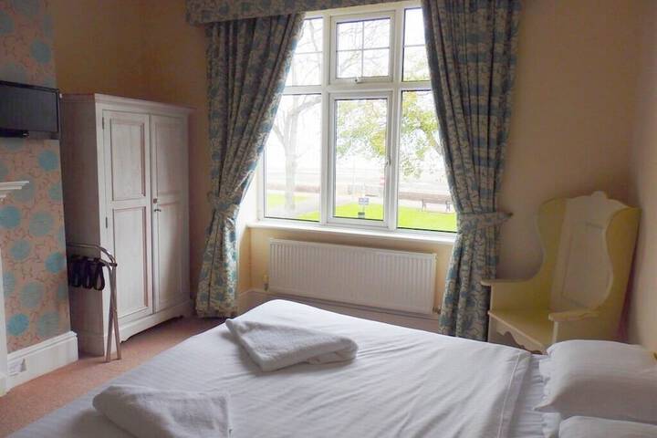 Room 3 of 38