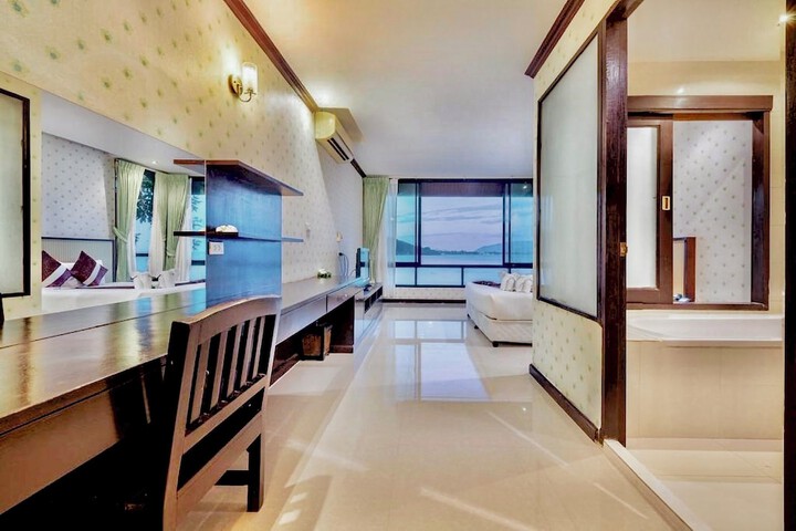 Room 8 of 97