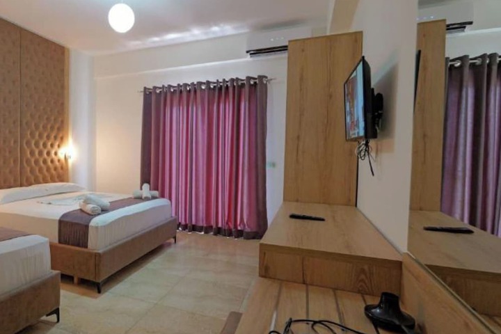 Room 7 of 48