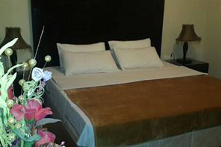 Room 17 of 27