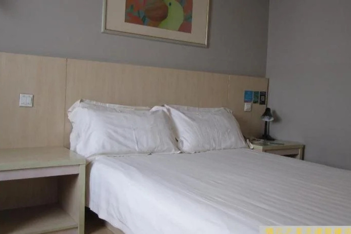 Room 7 of 24