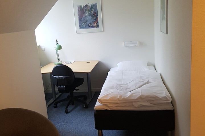 Room 9 of 39