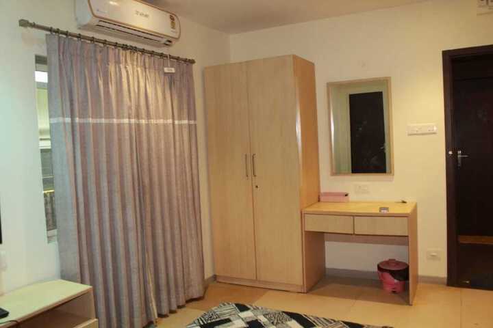 Room 5 of 10